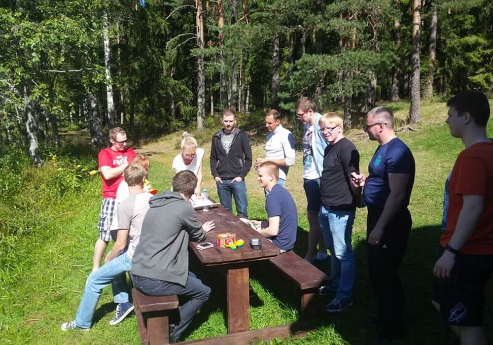Meeskonnaüritus suvepäevadel